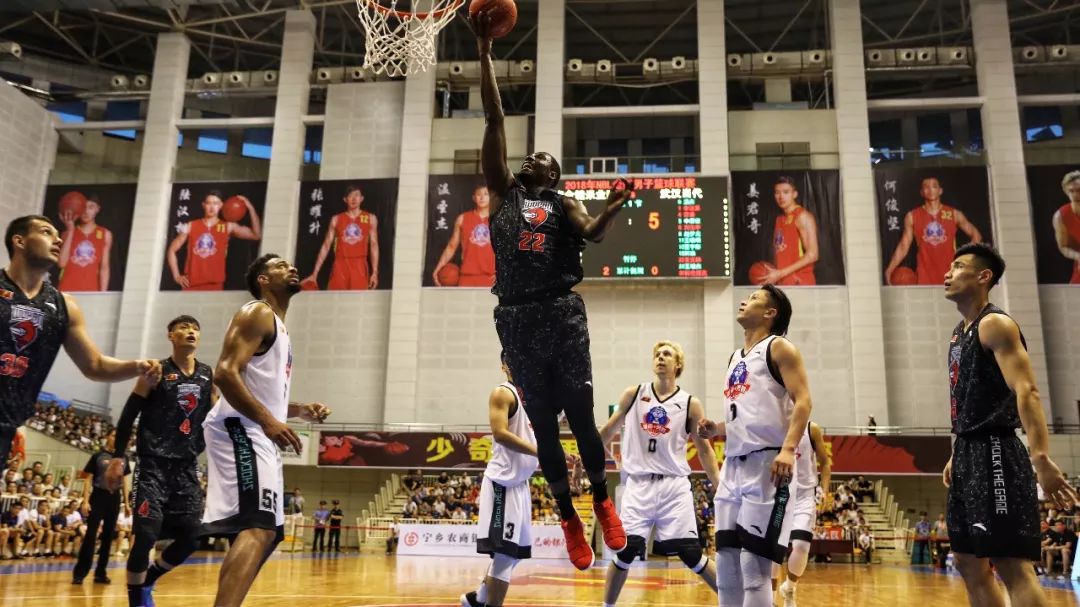 带着明确的 带着明确的